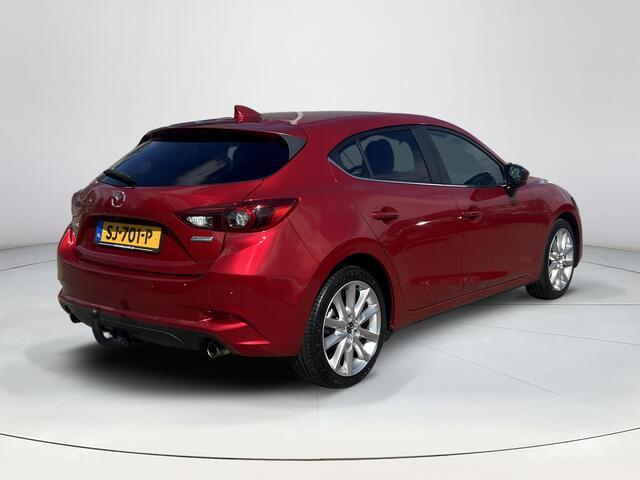 Mazda 3 2.0 SkyActiv-G 120 GT-M | Cruise Control | Navigatie | Bose Premium Audio | Lederen Bekleding | Stoel/Stuur Verwarming | Trekhaak Afneembaar | Head-Up Display | Lichtmetalen velgen |