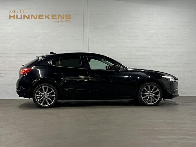 Mazda 3 2.0 SkyActiv-G 120 SkyLease GT Stuur-/stoelverwarming | Cruise Control | Achteruitrij camera | Head-up | Dode hoek assistent | 18'' lichtmetalen wielen