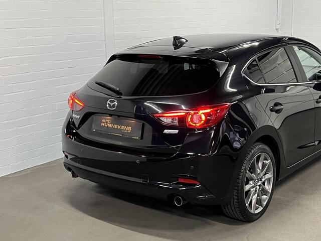 Mazda 3 2.0 SkyActiv-G 120 SkyLease GT Stuur-/stoelverwarming | Cruise Control | Achteruitrij camera | Head-up | Dode hoek assistent | 18'' lichtmetalen wielen
