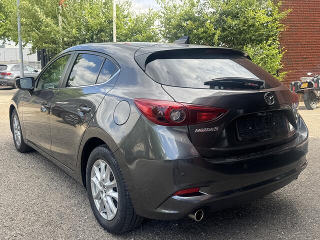 Mazda 3 2.0 SkyActiv-G 120 GT-M // NAVI // CAMERA // HEAD UP DISPLAY // CRUISE // STOEL + STUUR VERWARMING // DAB RADIO //