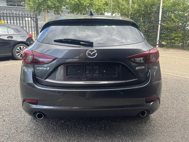 Mazda 3 2.0 SkyActiv-G 120 GT-M // NAVI // CAMERA // HEAD UP DISPLAY // CRUISE // STOEL + STUUR VERWARMING // DAB RADIO //