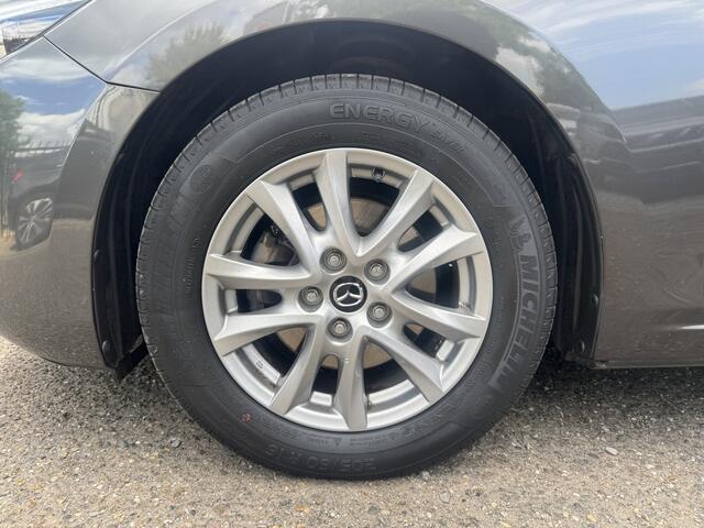 Mazda 3 2.0 SkyActiv-G 120 GT-M // NAVI // CAMERA // HEAD UP DISPLAY // CRUISE // STOEL + STUUR VERWARMING // DAB RADIO //
