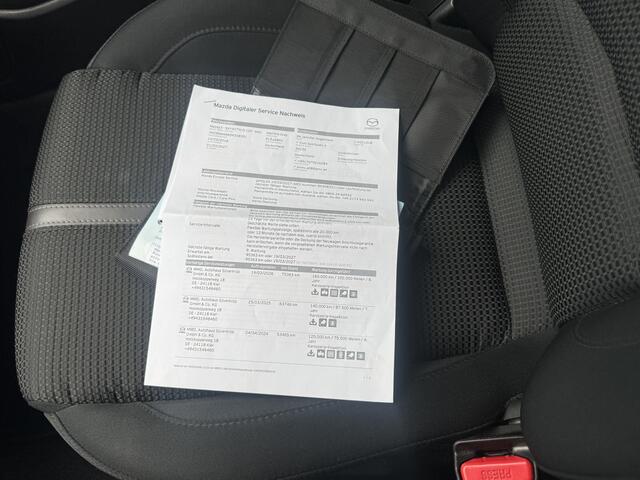 Mazda 3 2.0 SkyActiv-G 120 GT-M // NAVI // CAMERA // HEAD UP DISPLAY // CRUISE // STOEL + STUUR VERWARMING // DAB RADIO //