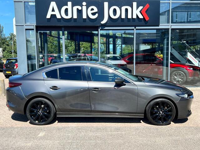 Mazda 3 2.0 e-SkyActiv-G M Hybrid 122 Luxury |18"LM VELGEN | A.CAMERA | LEDER | Bose AUDIO | HEAD-UP DISPLAY | ADAPTIVE CRUISE | APPLE CARPLAY/ANDROID AUTO | NED.AUTO |