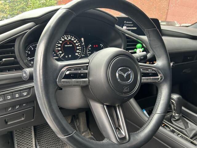 Mazda 3 2.0 e-SkyActiv-G M Hybrid 122 Luxury // FULL LED // NAVI + CARPLAY // 360 CAMERA // MEMORY SEAT // BOSE AUDIO // ADAPTIVE CRUISE // LEDER // HUD