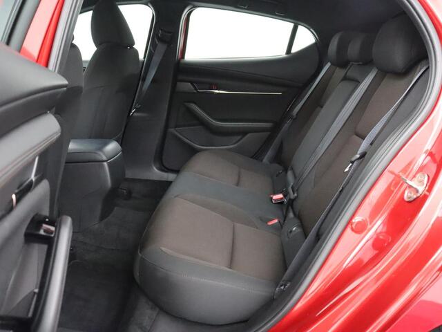 Mazda 3 2.0 e-SkyActiv-X M Hybrid 186 Comfort | Stoelverwarming | Head-Up | Adaptive cruise | Carplay | Camera | Full LED | Navigatie | Climate control | Stuurverwarming | Side Assist