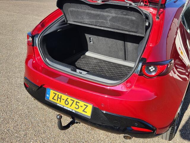 Mazda 3 2.0 Skyactiv G Luxury, Trekhaak, BOSE, Leder, 360 camera, Apple/Android
