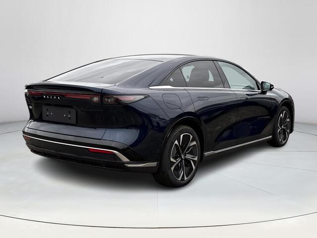 Mazda 6 6e Takumi Plus Long Range 80 kWh | Stoelverwarming/verkoeling | Stuurverwarming | Panoramadak | Adaptive cruise-control | Tan-nappa leder interieur | 360-Camera | SONY-premium audiosysteem |