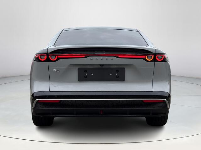 Mazda 6 6e Takumi Plus Long Range 80 kWh | Dit jaar nog rijden 17% bijtelling | Stoelverwarming/verkoeling | Stuurverwarming | Panoramadak | Adaptive cruise-control | Tan-nappa leder interieur | 360-Camera | SONY-premium audiosysteem |