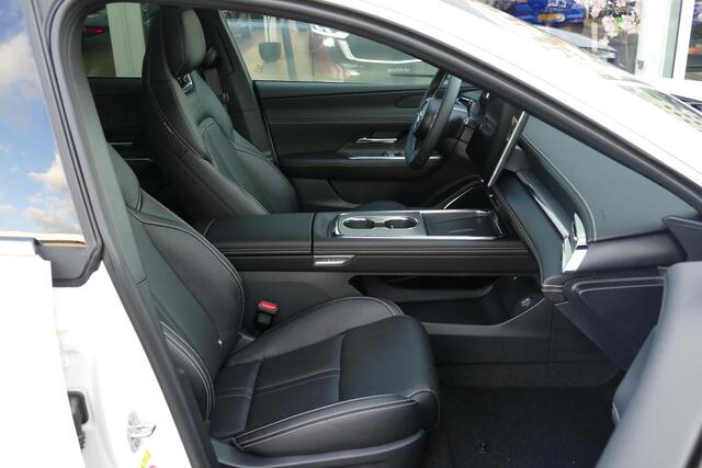 Mazda 6 6e Takumi 68.8 kWh | Voorraad auto | Snel rijden | Foto's ter illustratie |