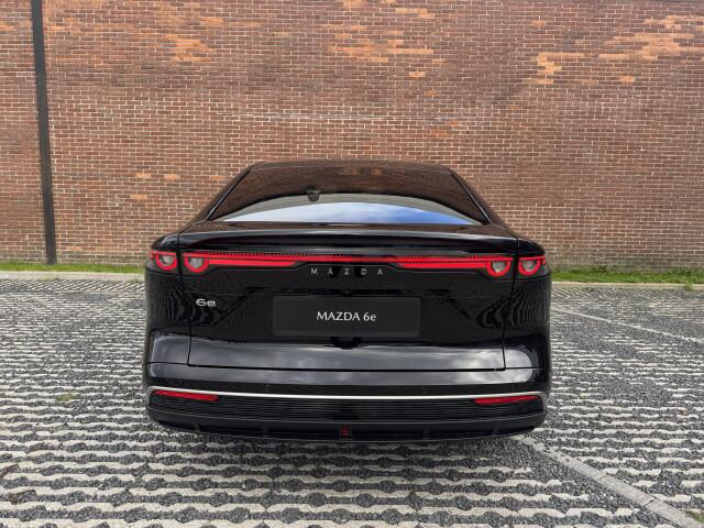 Mazda 6 6e Takumi 68.8 kWh | ZWART LEDER | NAVI | PANO | 360 CAMERA | 10 YEARS DEAL: ¤3.500,- EXTRA INRUIL