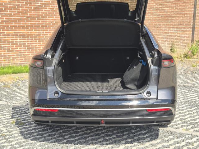 Mazda 6 6e Takumi Business Edition 68.8 kWh | ZWART LEDER | NAVI | PANO | 360 CAMERA | GRATIS TREKHAAK! T.W.V. ¤ 1695,-