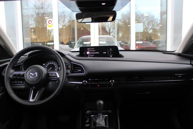 Mazda CX-30 2.0 e-SkyActiv-G M 150PK AUTOMAAT Hybrid HOMURA | HEAD UP DISPLAY | NAVIGATIE | ELEKTRISCHE ACHTERKLEP | DODEHOEK DETECTIE | APPLE CARPLAY/ANDROID AUTO | STOEL VERWARMING | ADAPTIVE CRUISE CONTROL | CLIMATE CONTROL | LICHTMETALEN VELGEN BLACK | GETINTE RU