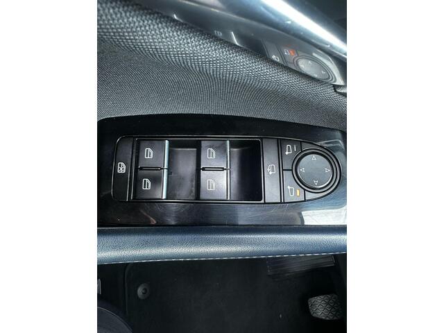 Mazda CX-30 2.0 e-SkyActiv-X M Hybrid Comfort | TREKHAAK AFNEEMBAAR | CAMERA | STOELVERWARMING |