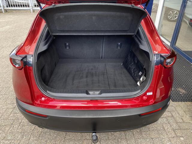 Mazda CX-30 2.0 e-SkyActiv-G M Hybrid Comfort / NL-Auto / Adaptieve Cruise-Control / Stoelverwarming / Stuurverwarming / Climate-Control / Apple-Carplay & Android-Auto / Head-Up-Display / DAB Radio-Bluetooth / Navi / Afneembare-Trekhaak / Dodehoek-Detectie / PDC V+A 