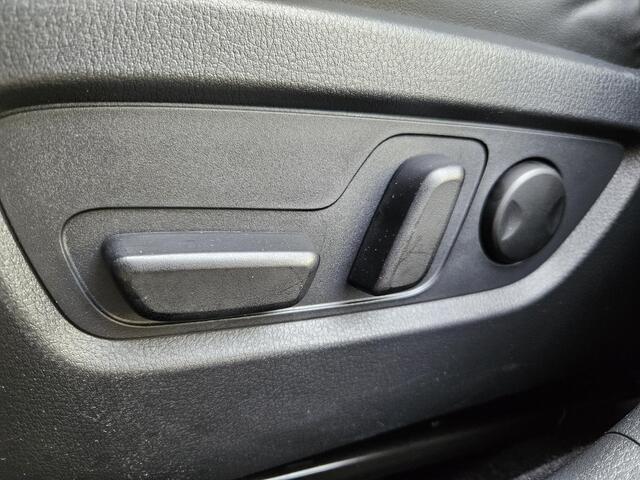 Mazda CX-30 2.0 e-SkyActiv-X M Hybrid Luxury / 1e Eigenaar / Lederen Bekleding / Afneembare Trekhaak / Elektrisch Bedienbare Bestuurdersstoel met Geheugen / Bose Audio / Adaptief Cruise Control / Stoel & Stuurverwarming / Navigatie / Apple Carplay & Android Auto /