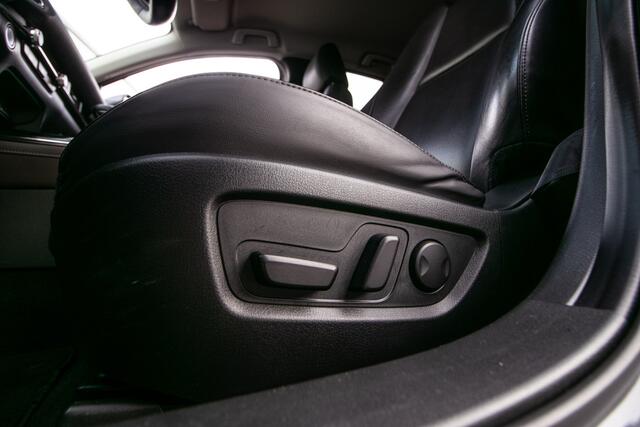 Mazda CX-30 2.0 e-SkyActiv-X M Hybrid Luxury Leder | Trekhaak | Bose | Cam | Memory