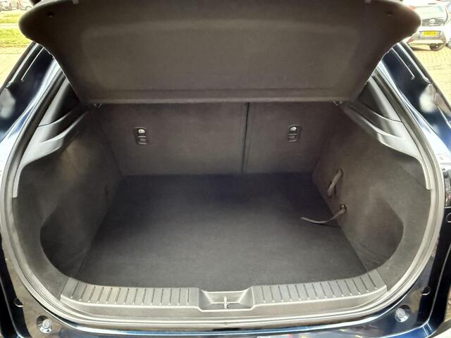 Mazda CX-30 2.0 e-SkyActiv-X M Hybrid Luxury Automaat / Airco clima/ Navigatie/ Cruise/ Apple carplay/ PDC/ Camera/ LED/ Lederen bekl.
