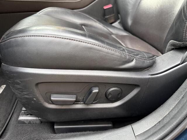 Mazda CX-30 2.0 e-SkyActiv-X M Hybrid Luxury | NAP | elektrisch glazen schuif-/kanteldak | Leer | Stoel & stuur verwarming | 360 graden camera | Bose Audio | Memory Stoelen |