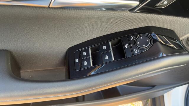 Mazda CX-30 2.0 eSA-X Sportive ,cruise, Navi, Stoelverw, trekhaak 31.000km !