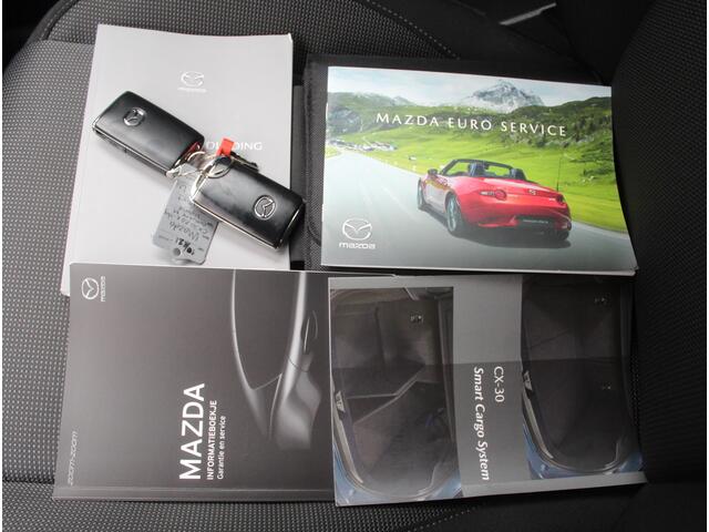 Mazda CX-30 2.0 e-SkyActiv-X M Hybrid Comfort CAMERA | CARPLAY | ADAPCRUISE | LMV18 | AFNTRHAAK | STOEL/STUURVERW | LED | PDC | DAB | CLIMATE | HEAD-UP