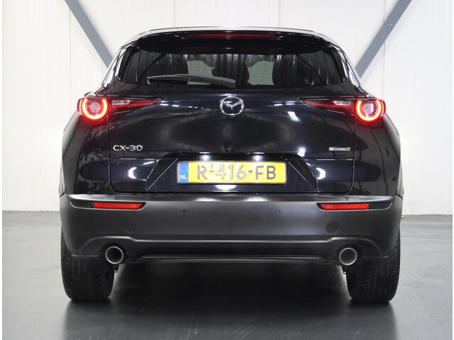 Mazda CX-30 186pk M Hybrid Sportive | BLACKEDITION! | AppleCarplay/AndroidAuto | Armsteun | Camera | StuurVerwarming | Adaptieve Cruise Control | Climate Control | Navigatie | Dodehoekdetectie | AUTOMAAT | Elektrische Achterklep |