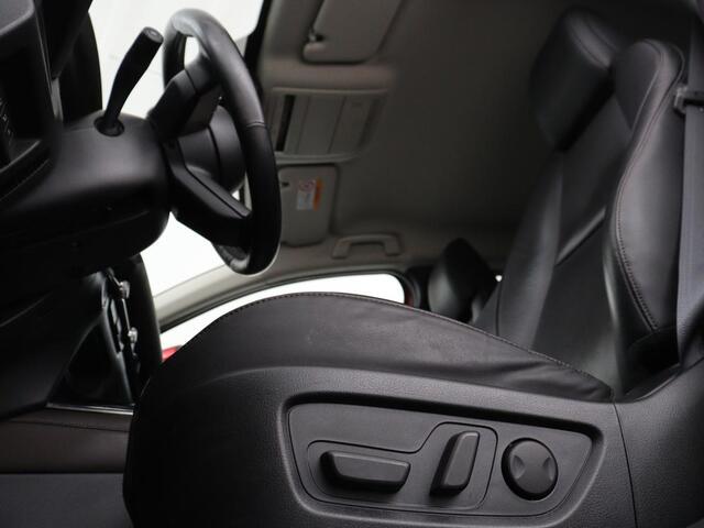 Mazda CX-30 2.0 e-SkyActiv-X M Hybrid Luxury | Stoelverwarming | Head-Up | Leder | Bose Surround | Camera | Carplay | Keyless | Navigatie | Full LED | Stuurverwarming | Climate control