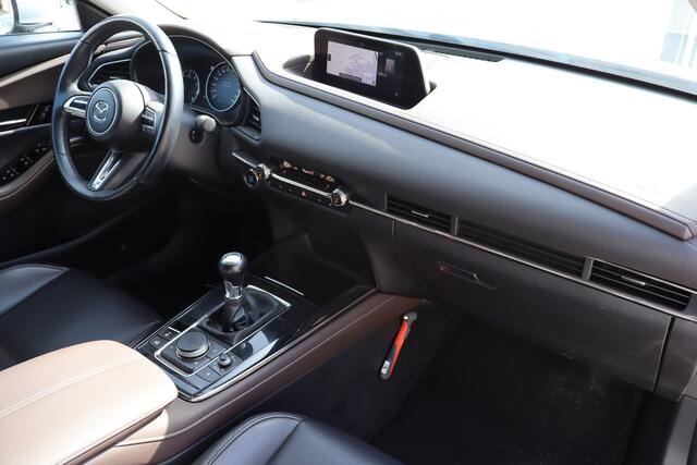 Mazda CX-30 2.0 SkyActiv-X Luxury Navigatie/Achteruitrijcamera/Bose/Trekhaak/Keyless Entry/Head-Up-Display/Leder&Stoelverwarning/Sensoren V&A/Climate&Cruisecontrol/Bleutooth met Spraakbediening/18 Inch Lmv