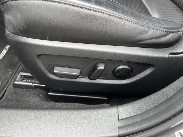 Mazda CX-30 2.0 e-SkyActiv-X M Hybrid Luxury | Boze-premium| Leder | Radar-cruise control |