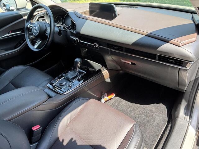 Mazda CX-30 2.0 e-SkyActiv-X M Hybrid Luxury NL Auto, 1e Eig., Dealer Ond, Automaat, Navigatie, Leer, Head-up, Apple Carplay/ Android Auto, 360 Camera, Cruise Controle Ad., Bose.