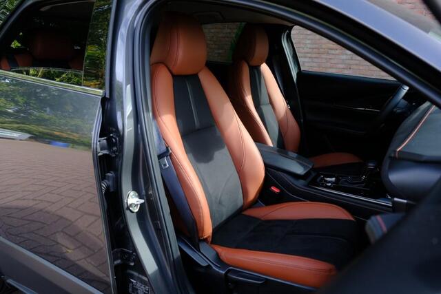 Mazda CX-30 2.5 e-SkyActiv-G M Hybrid 140pk Aut. Nagisa - Head-up display - Bose - Adaptieve cruise - Achteruitrijcamera - Dodehoekdetectie - Stoelverwarming - Elektrische achterklep - Keyless