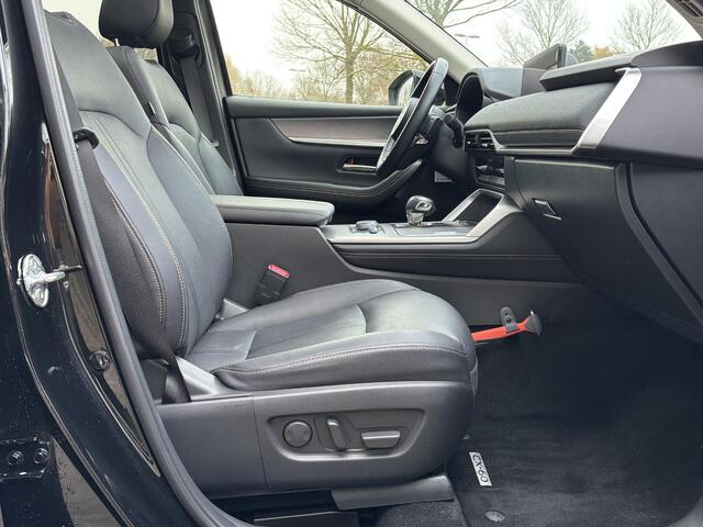 Mazda CX-60 2.5 e-SkyActiv PHEV Homura 1e Eig., Dealer Ondh., Navigatie, Apple Carplay/ Android Auto, 360 Camera, Head-up Display, Pano.dak, Leer, Stoel verw., Stoel ventilatie, Stuur verwarming, Bose.