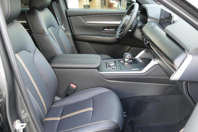 Mazda CX-60 2.5 e-SkyActiv PHEV Homura Business Edition | Voorraad auto | Snel rijden | Foto's ter illustratie |