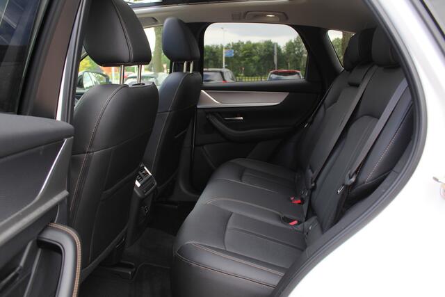 Mazda CX-60 2.5 e-SkyActiv PHEV Homura / SoH 95,8% / Trekhaak / Panoramadak / 360Camera / Head-up / Leder / Keyless / 20'' / Dodehoek / DAB / Navigatie / Stoelverwarming / ACC