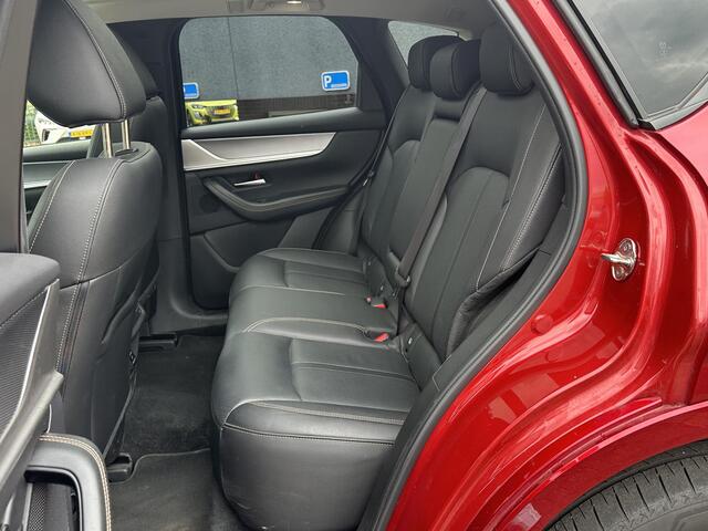 Mazda CX-60 2.5 e-SkyActiv PHEV Homura VAN: 39.900,- VOOR: 37.440,- UW WKVOORDEEL: 2.460,- | Bomvol! | PANO | STOELVERWARMING + VERKOELING | ACHTERBANK VERWARMING | STUURWIEL VERWAMRD | MEM SEATS | ADAP. CRUISE | 12 MND BOVAG GARANTIE |