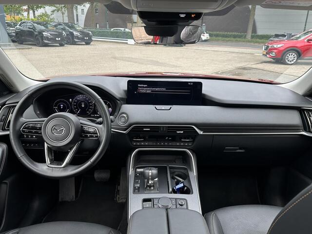Mazda CX-60 2.5 e-SkyActiv PHEV Homura VAN: 39.900,- VOOR: 37.440,- UW WKVOORDEEL: 2.460,- | Bomvol! | PANO | STOELVERWARMING + VERKOELING | ACHTERBANK VERWARMING | STUURWIEL VERWAMRD | MEM SEATS | ADAP. CRUISE | 12 MND BOVAG GARANTIE |
