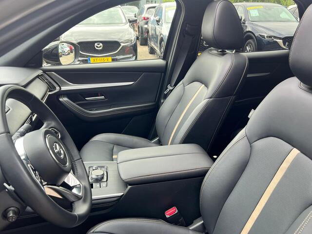 Mazda CX-60 2.5 e-SkyActiv PHEV Homura Plus AUTOMAAT | PLUG-IN HYBDRIDE | PANORAMADAK | 2500kg TREKGEWICHT | LEDER | 360gr CAMERA | MEEST LUXE UITVOERING | BIJNA NIEUW |