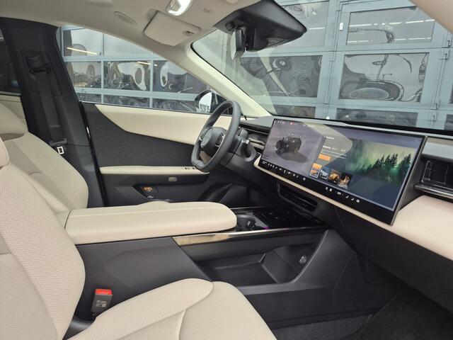 Mazda CX-6e Takumi 78 kWh | PANO DAK | BEIGE LEDER | ELEKTRISCH VERSTELBARE STOELEN | GRATIS TREKHAAK! T.W.V. ¤ 1695,-