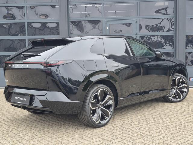 Mazda CX-6e Takumi 78 kWh | PANO DAK | BEIGE LEDER | ELEKTRISCH VERSTELBARE STOELEN | GRATIS TREKHAAK! T.W.V. ¤ 1695,-