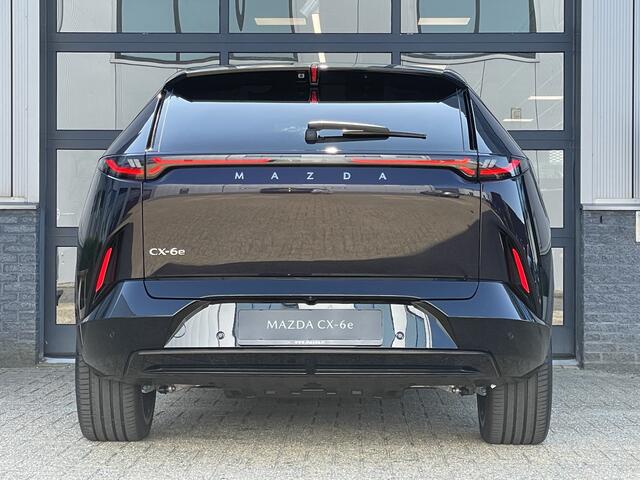 Mazda CX-6e Takumi Plus 78 kWh | DIGITALE SPIEGELS | PANO DAK | STOEL + STUURVERWARMING | GRATIS TREKHAAK! T.W.V. ¤ 1695,-