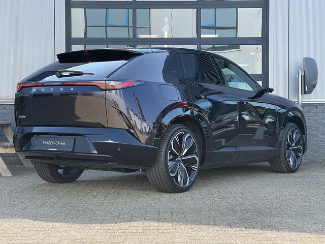 Mazda CX-6e Takumi Plus 78 kWh | DIGITALE SPIEGELS | PANO DAK | STOEL + STUURVERWARMING | GRATIS TREKHAAK! T.W.V. ¤ 1695,-
