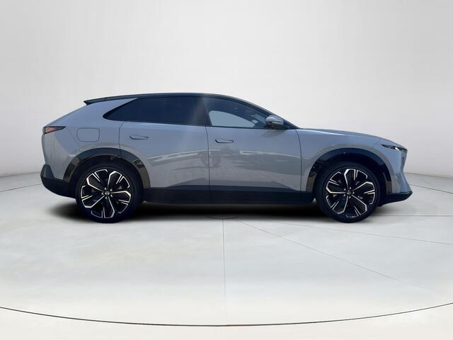 Mazda CX-6e Takumi 78 kWh | Nu met gratis trekhaak! | Stoelverwarming/Verkoeling | Stuurverwarming | 360* Camera | 50" Infotainment-scherm | Elektrische Achterklep |