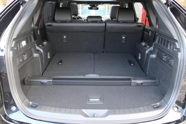 Mazda CX-80 2.5 e-SkyActiv 328PK PHEV HOMURA PLUS | 7-PERSOONS! | NIEUWE AUTO! | DRIVER PERSONALIZATION SYSTEM (GEZICHTSHERKENNING) | ELEKTRISCH BEDIENBARE VOORSTOELEN | FULL LEDEREN BEKLEDING | ADAPTIVE CRUISE CONTROL | 20" LICHTMETALEN VELGEN BLACK | 360° CAMERA |