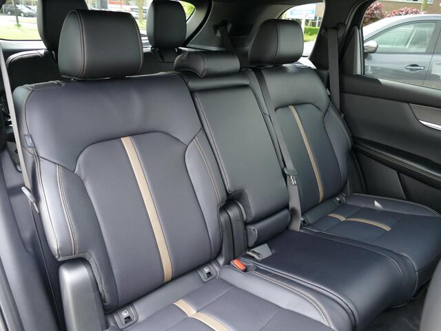 Mazda CX-80 2.5 e-SkyActiv PHEV Homura Plus | Trekhaak | Verlichtten dorpelbeschermers | Aluminium Pedalenset | RIJKLAARPRIJS!