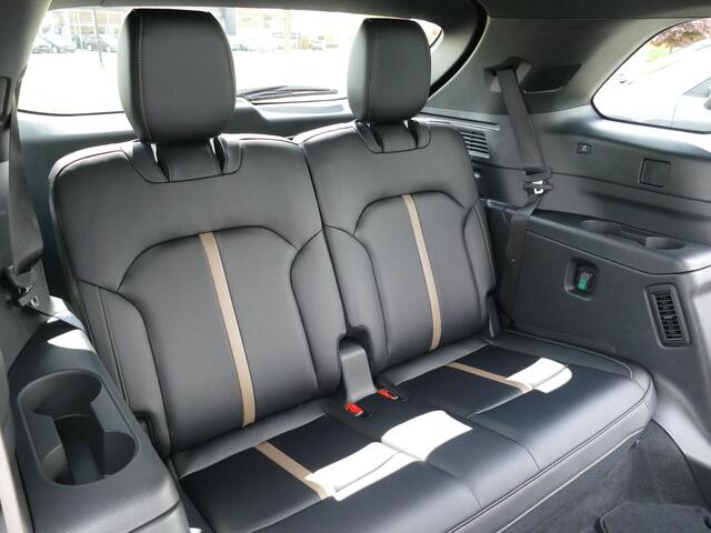 Mazda CX-80 2.5 e-SkyActiv PHEV Homura Plus | Trekhaak | Verlichtten dorpelbeschermers | Aluminium Pedalenset | RIJKLAARPRIJS!