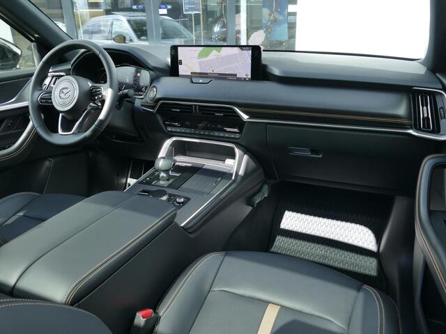 Mazda CX-80 2.5 e-SkyActiv PHEV Homura Plus | Trekhaak | Verlichtten dorpelbeschermers | Aluminium Pedalenset | RIJKLAARPRIJS!