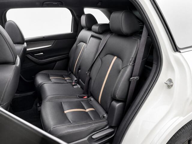 Mazda CX-80 2.5 e-SkyActiv PHEV Homura Plus 7 persoons | BOSE geluidsinstallatie | Head-Up Display | Panoramadak | 360 Camera | Stoelventilatie | Stoelverwarming voor en achter 7 persoons