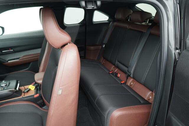 Mazda MX-30 BWJ 2020 e-SkyActiv 146 PK 145 First Edition 36 kWh APPLE CARPLAY / ANDROID AUTO / NAVI / CLIMA / CRUISE / DAB + / ELEKTRICE STOELEN / HEAD UP DISPLAY / STOELVERW. / CAMERA / HALF LEDER / LMV / PARKEERSENSOREN