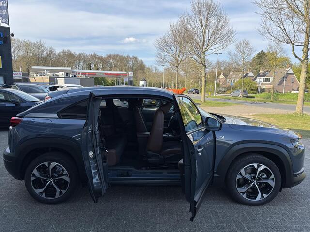 Mazda MX-30 e-SkyActiv R-EV 170 Advantage Apple Carplay/ Android Auto, Navigatie, Parkeerhulp V+A, Achteruitrij-camera, Cruise Controle Add., Bestuurderstoel Memory.