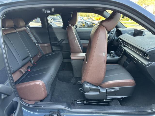 Mazda MX-30 e-SkyActiv R-EV 170 Advantage Apple Carplay/ Android Auto, Navigatie, Parkeerhulp V+A, Achteruitrij-camera, Cruise Controle Add., Bestuurderstoel Memory.